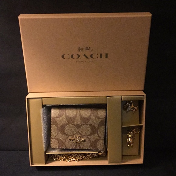 COACH -MINI WALLET ON A CHAIN IN SIGNATURE CANVAS - Picture 6 of 14